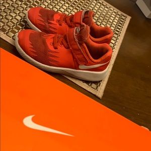 RED Nike Star Runners 9c